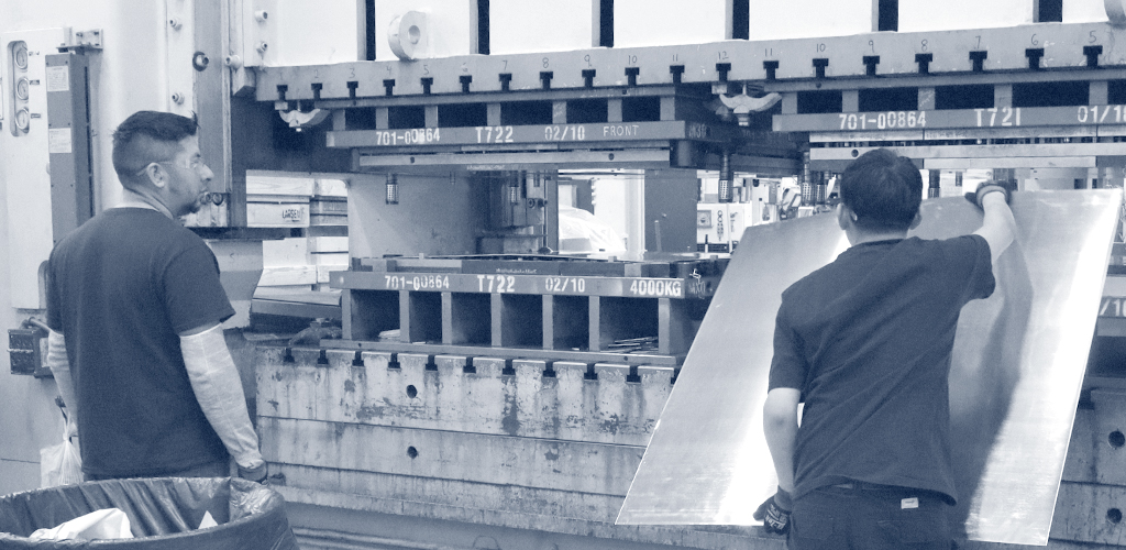 Bridging the Gap: How Our Seasoned Operators and New Apprentices Learn from Each Other on the Shop Floor